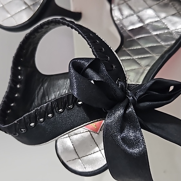 Betsy Johnson Black Sandle Satin Tie Sz.8 - Picture 4 of 7